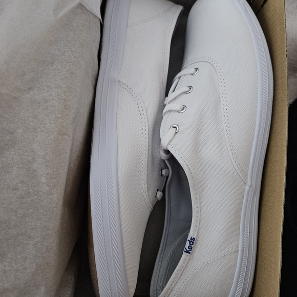 Size 12 Keds White Canvas Shoes - Picture 4 of 4